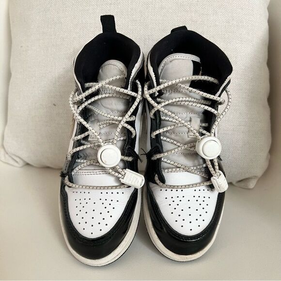 Jordan 1 Mid SE Little Kids' Shoes Size: 12C Gold and Black EUC - Picture 5 of 7